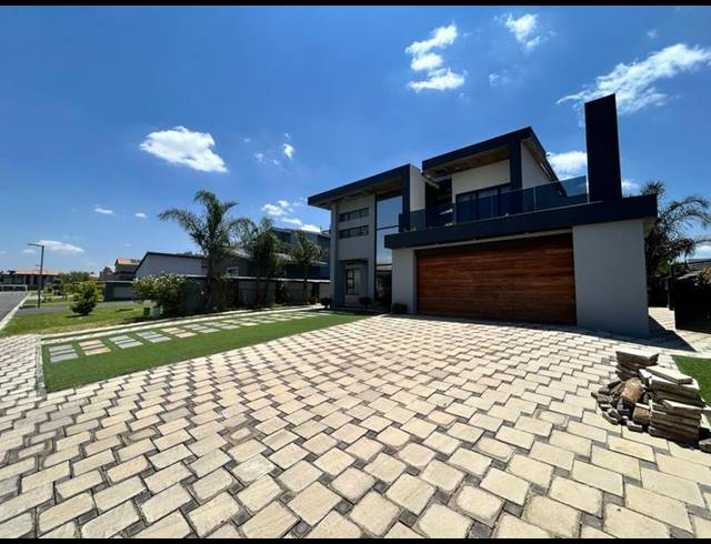 4 BEDROOM HOUSE FOR SALE IN HELDERWYK